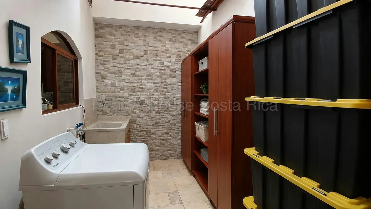 Venta de Casa Amplia en Gravilias, Desamparados #27-883 GS, photo 4