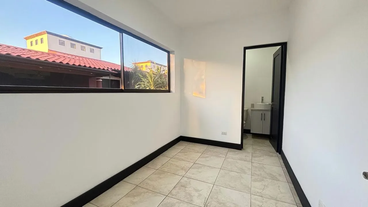 HOME FOR SALE Newly Remodeled, in Gated community KV, photo 2