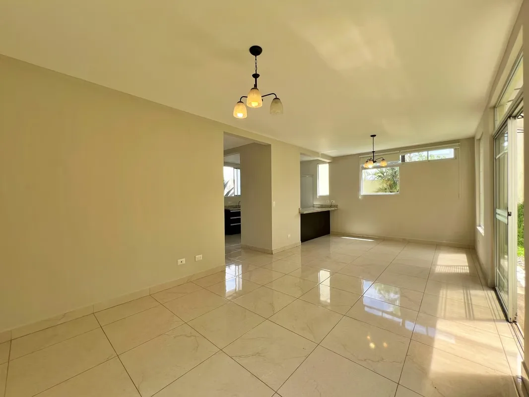Contemporary Corner Home with Garden for Sale – Sabanilla (MN), photo 5