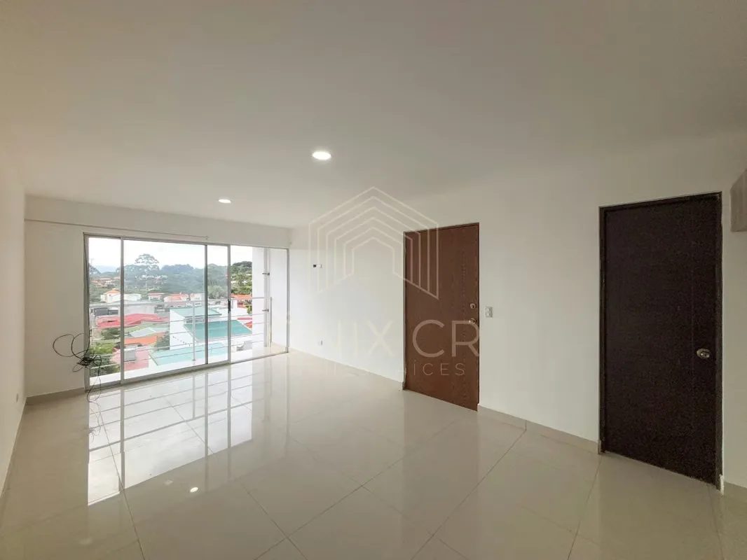 Apartamento con espacios ventilados e iluminados, así como finos acabados. Residencial privado con seguridad 24 horas.