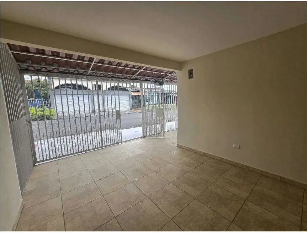 Hermosa casa de dos plantas ubicada en una de las zonas más céntricas y convenientes de Tibás. Remodelada completamente ..., photo 3