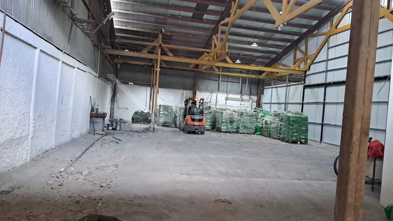 Bodegas de uso industrial y mixto en la Uruca