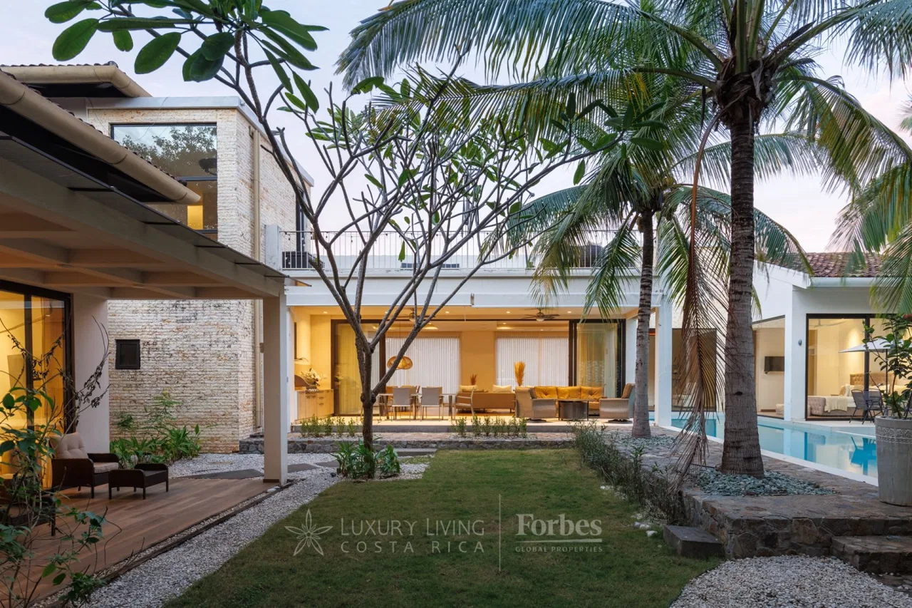 Remodeled luxury house, 4 bedrooms, private pool and gardens, Pinilla