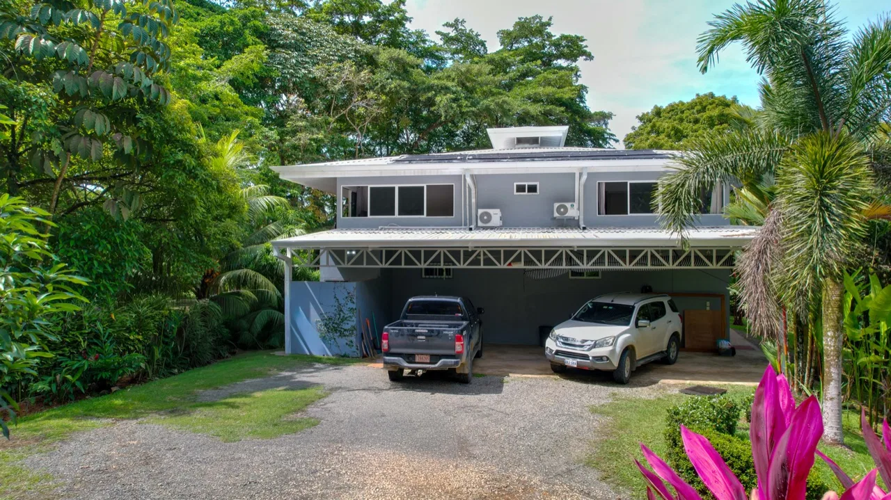 JUNGLE PROPERTY WITH THREE BEDROOMS, IN LOS JARDINES DEL MORETE UVITA – 1.89 ACRES