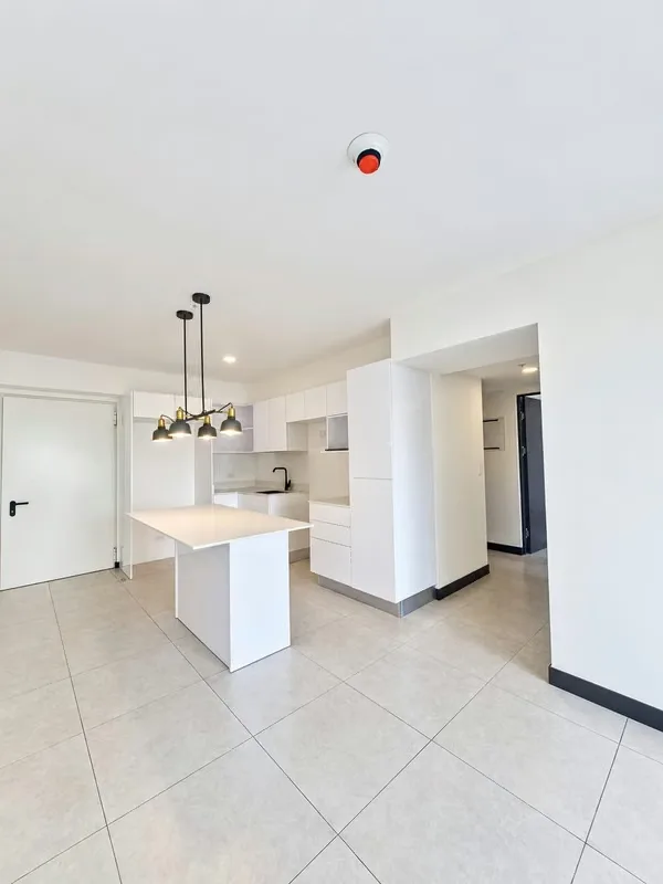Apartamento nuevo en Condominio Khaya, 2 habitaciones, cerca de AFZ y Real Cariari, con piscina y gimnasio