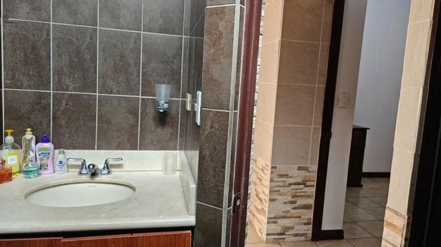 Venta de Casa en Goicoechea, San José. RAH 25-1586 - Venta en Goicoechea, photo 7