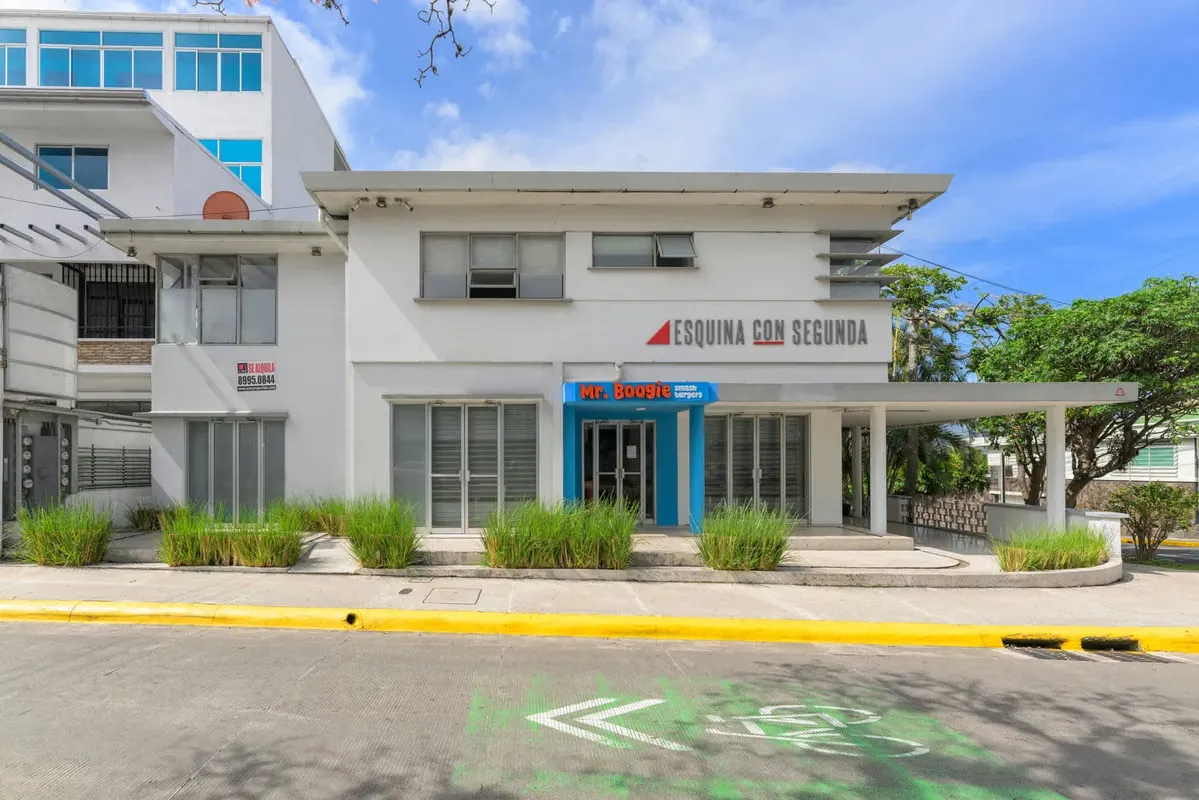 ¿Busca visibilidad y una ubicación estratégica para su negocio? Este local comercial de 100 m² se encuentra en el corazón de Rohrmoser, sobre la calle principal que conecta la ..., photo 2