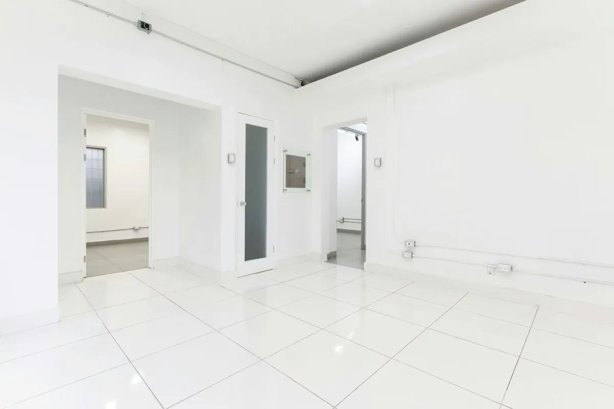 ¿Busca visibilidad y una ubicación estratégica para su negocio? Este local comercial de 100 m² se encuentra en el corazón de Rohrmoser, sobre la calle principal que conecta la ..., photo 3