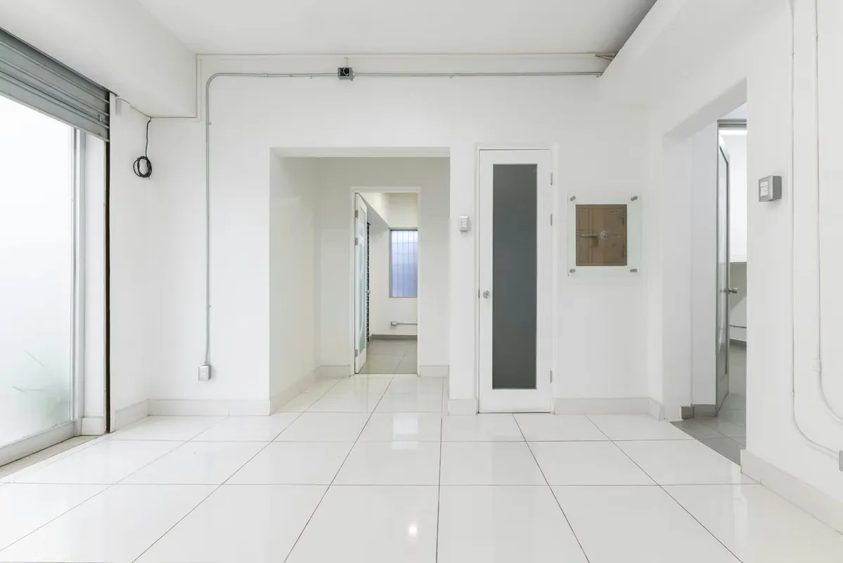 ¿Busca visibilidad y una ubicación estratégica para su negocio? Este local comercial de 100 m² se encuentra en el corazón de Rohrmoser, sobre la calle principal que conecta la ..., photo 4