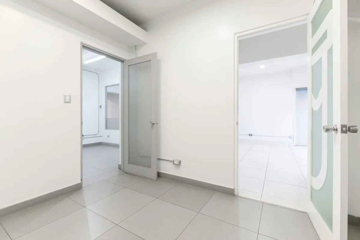 ¿Busca visibilidad y una ubicación estratégica para su negocio? Este local comercial de 100 m² se encuentra en el corazón de Rohrmoser, sobre la calle principal que conecta la ..., photo 5