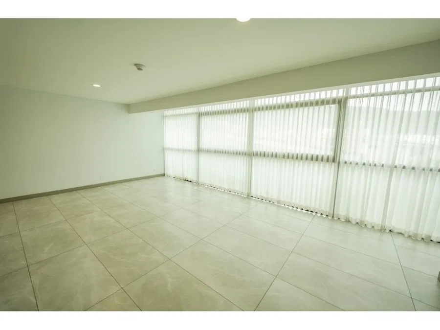 Apartamento de 3 Habitaciones con Línea blanca en Escazú
