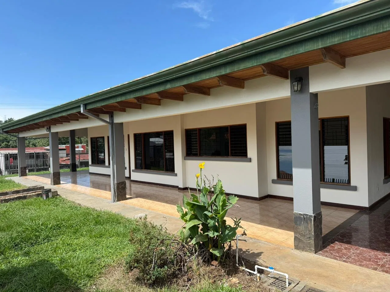 Casa Amplia en Alquiler en Villa Margarita, Ángeles de Atenas - Alquiler / Renta en Atenas