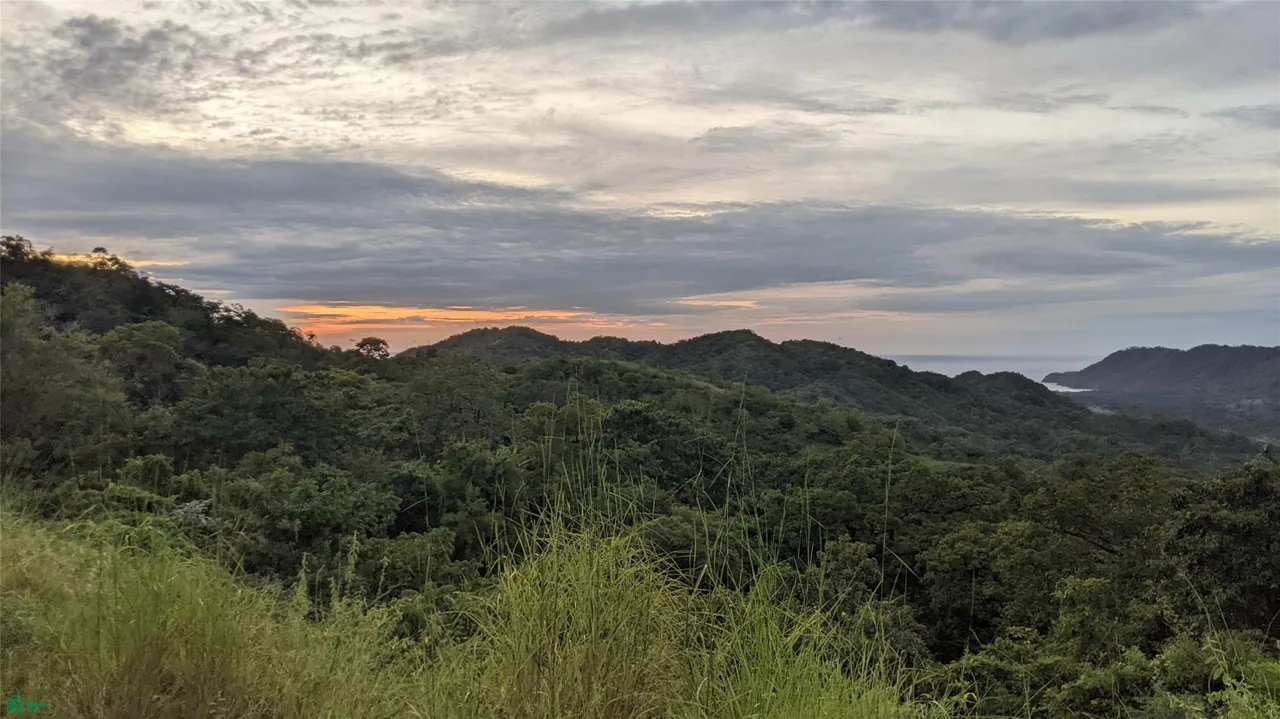 Pacific Heights View Lot: 8,300 m² | Water Meter + Permit Ready