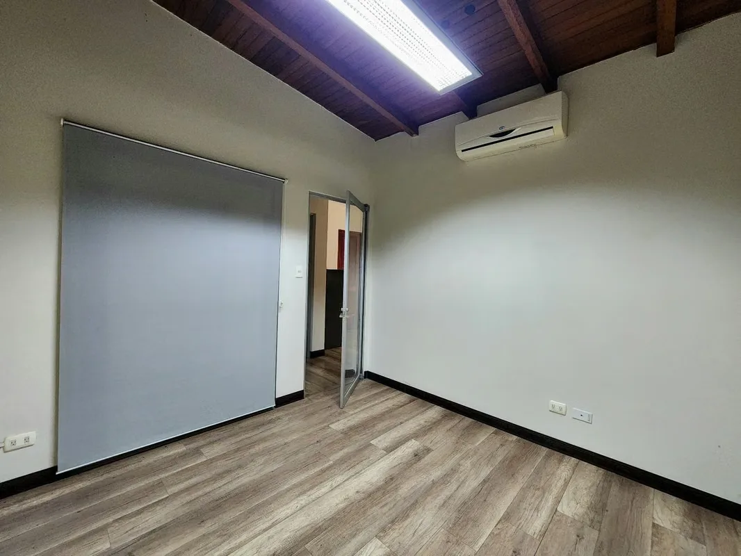 Se alquila oficina de 10m2 la cual se localiza en un primer nivel. Se ubica a unos 200 metros de los Tribunales de Goicoechea. Incluye servicio de recepción, sala de espera, agua, sala ..., photo 3