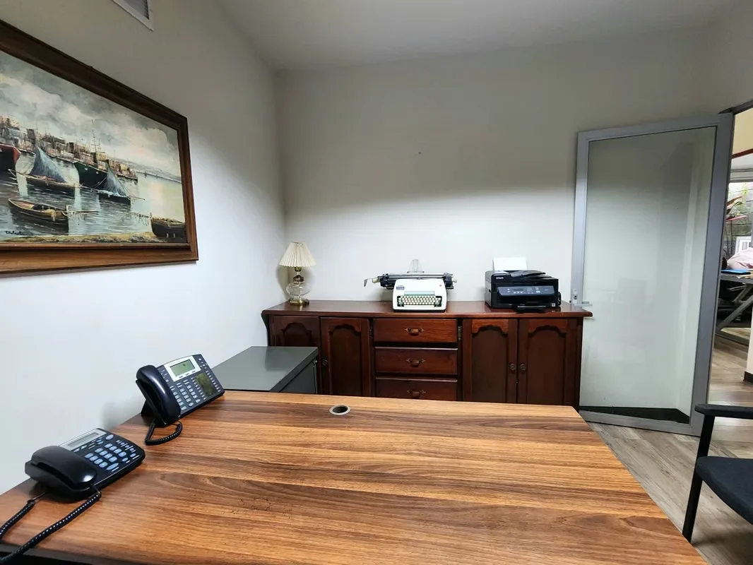 Se alquila oficina de 10m2 la cual se localiza en un primer nivel. Se ubica a unos 200 metros de los Tribunales de Goicoechea. Incluye servicio de recepción, sala de espera, agua, sala ..., photo 4