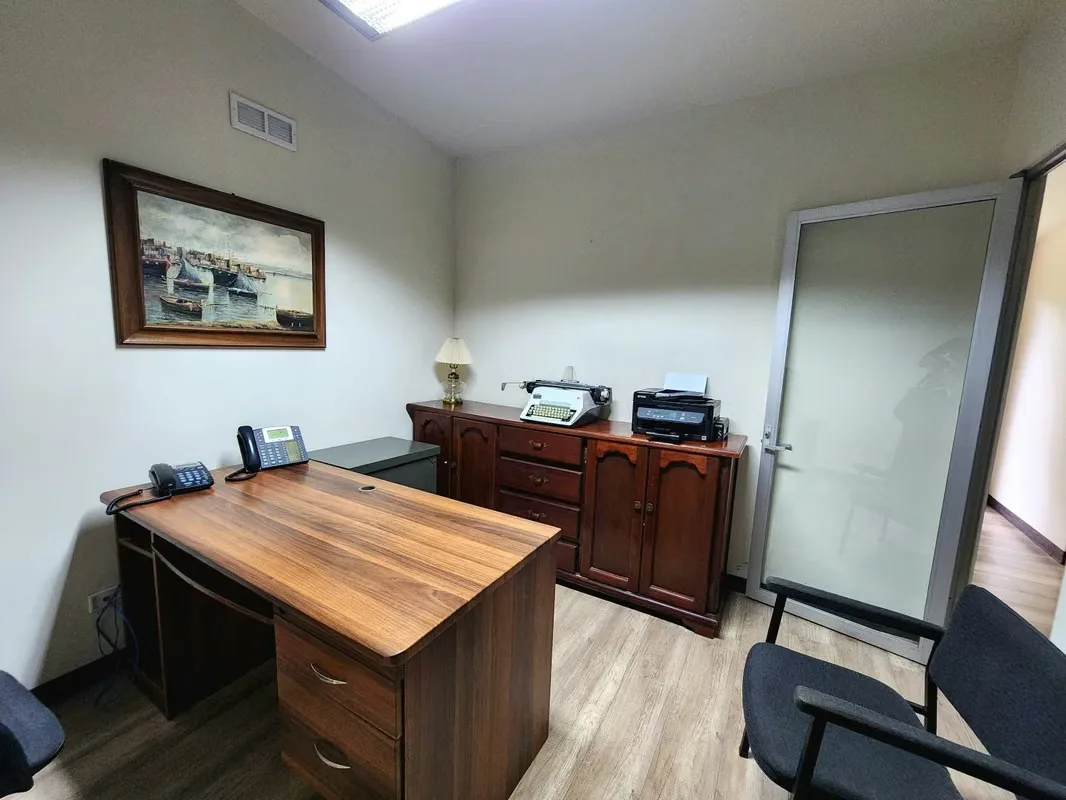 Se alquila oficina de 10m2 la cual se localiza en un primer nivel. Se ubica a unos 200 metros de los Tribunales de Goicoechea. Incluye servicio de recepción, sala de espera, agua, sala ..., photo 5