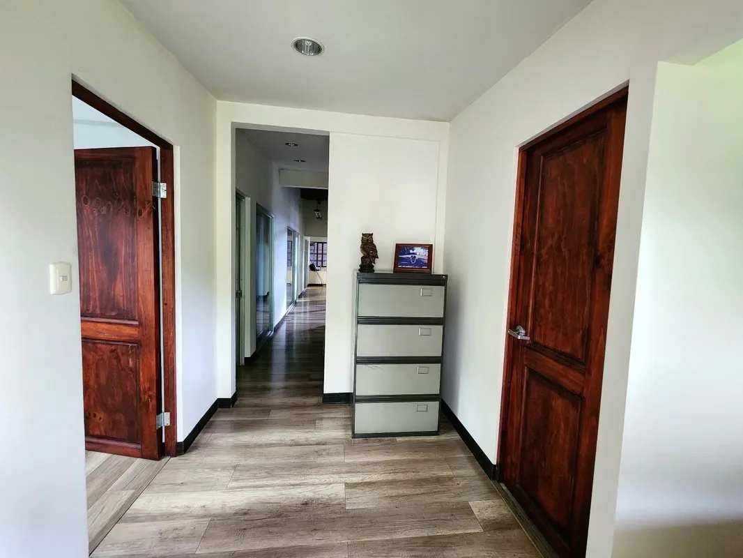 Se alquila oficina de 10m2 la cual se localiza en un primer nivel. Se ubica a unos 200 metros de los Tribunales de Goicoechea. Incluye servicio de recepción, sala de espera, agua, sala ..., photo 6