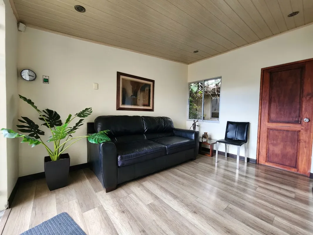 Se alquila oficina de 10m2 la cual se localiza en un primer nivel. Se ubica a unos 200 metros de los Tribunales de Goicoechea. Incluye servicio de recepción, sala de espera, agua, sala ..., photo 9