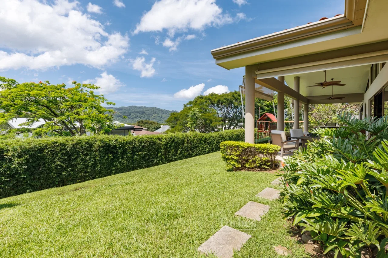 One-Story Home in Hacienda Los Reyes