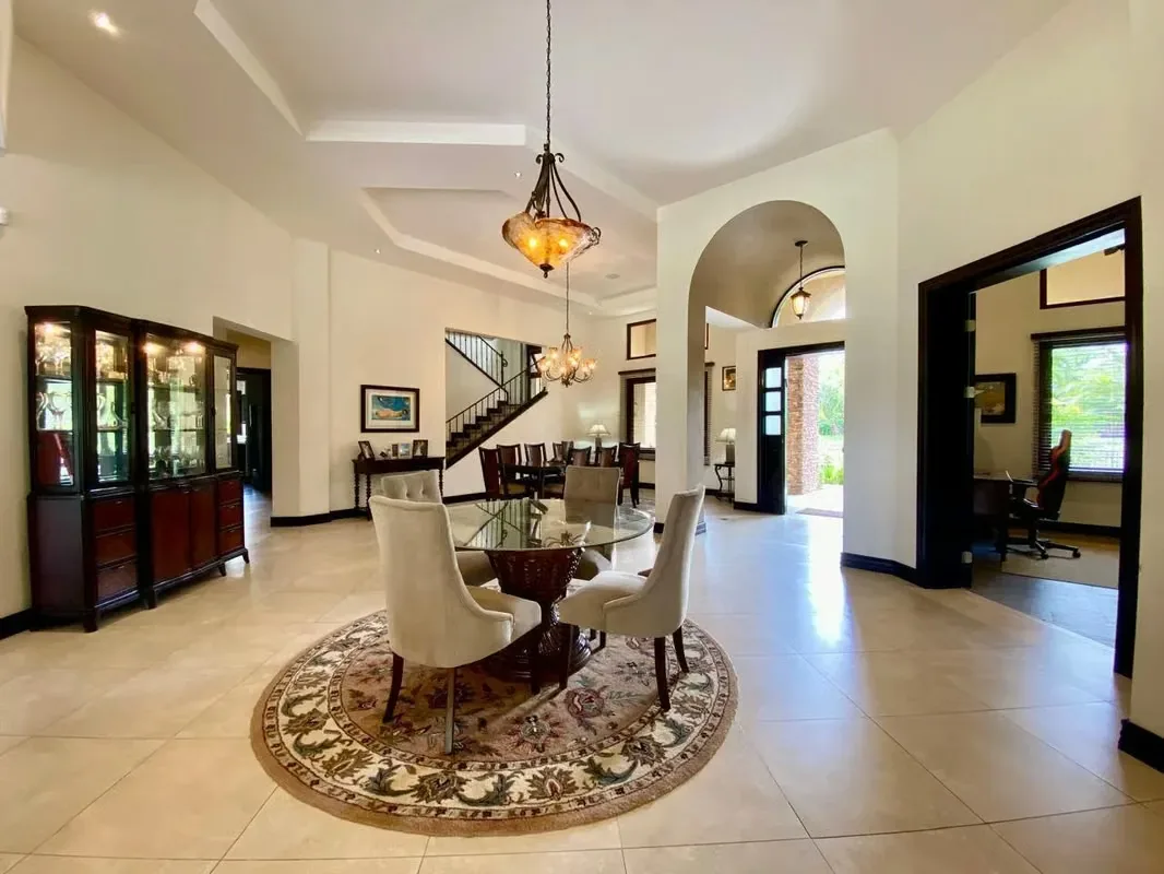 Discover the epitome of luxury living in this stunning villa located in the prestigious Hacienda Los Reyes, Alajuela. Designed for maximum ...