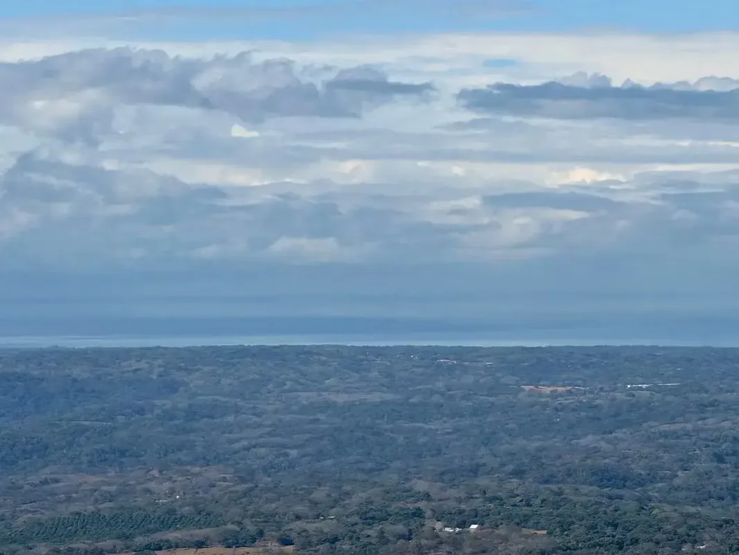 Nestled in the serene hills of Vista de Mar, Hacienda Vieja, Orotina, this captivating single-story home offers an unparalleled Costa Rican lifestyle. Spanning 299 m² of comfortable ...
