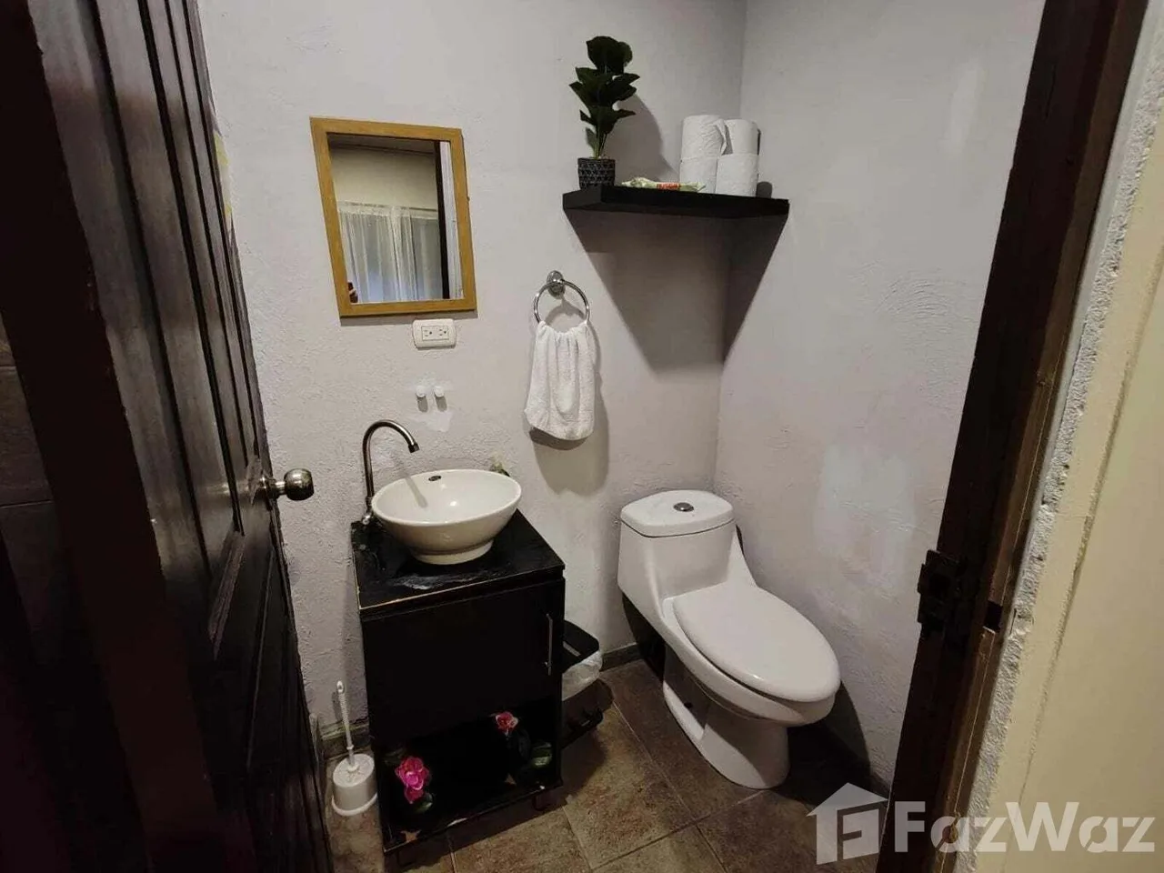 5 Bedroom House for Sale at Goicochea for $160,000, photo 11