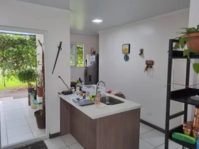 Casa en Venta en Esparza, Costa Rica – Moderna de 3 Habitaciones con Amplio Jardín, photo 6