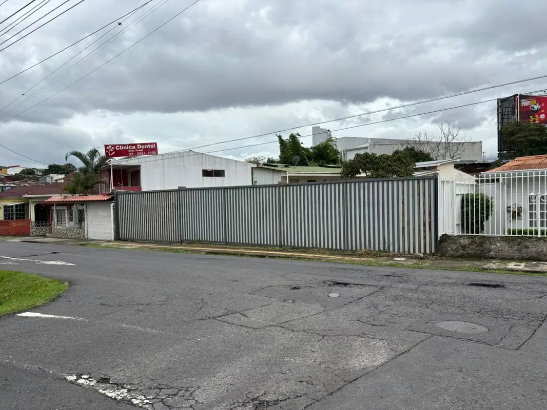 Building and Lot for Sale. San Pedro, Montes de Oca