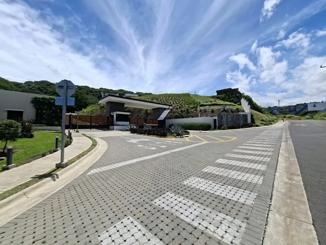 LOTE EN VENTA CONDOMINIO EXCLUSIVO. SANTA ANA. 628 m2., photo 2