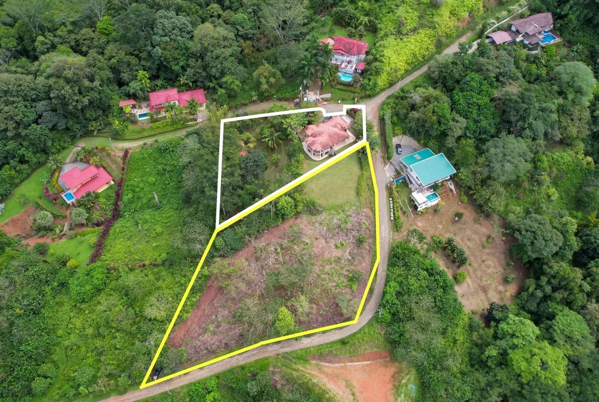 RESIDENCE WITH ADDITIONAL LAND: A UNIQUE OPPORTUNITY, IN OJOCHAL – 1.45 ACRES, photo 2
