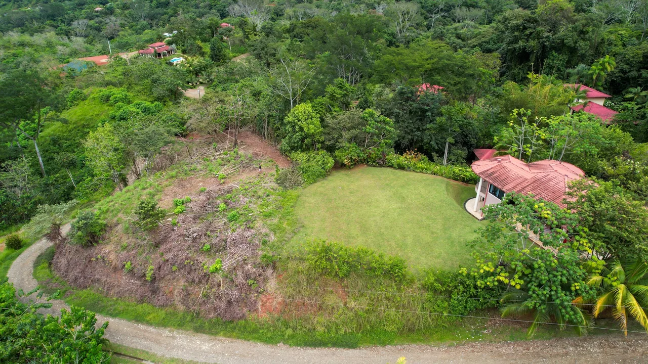 RESIDENCE WITH ADDITIONAL LAND: A UNIQUE OPPORTUNITY, IN OJOCHAL – 1.45 ACRES, photo 3