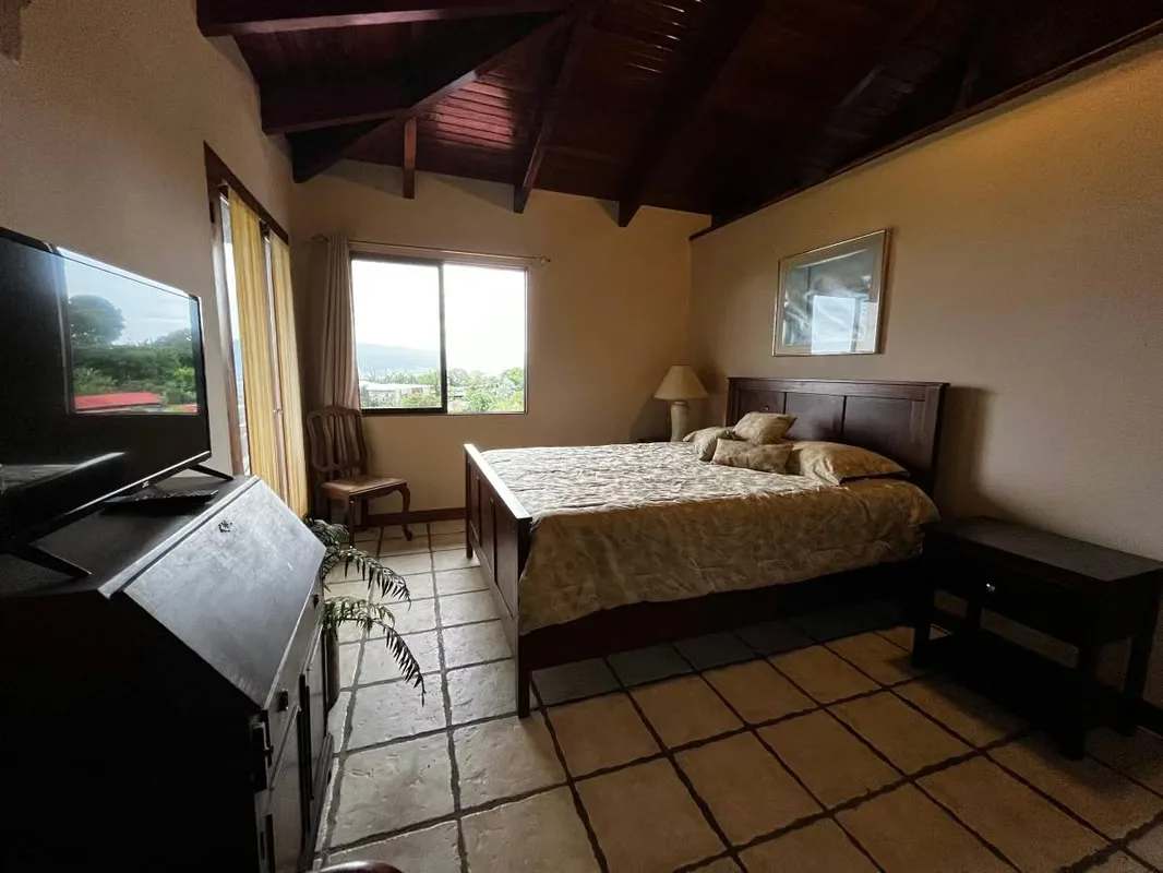 Quality3 storey completely furnished house with fantastic views. With views of the city and lights. Large kitchen area, dining room plus full washing and drying machines ., ..., photo 5