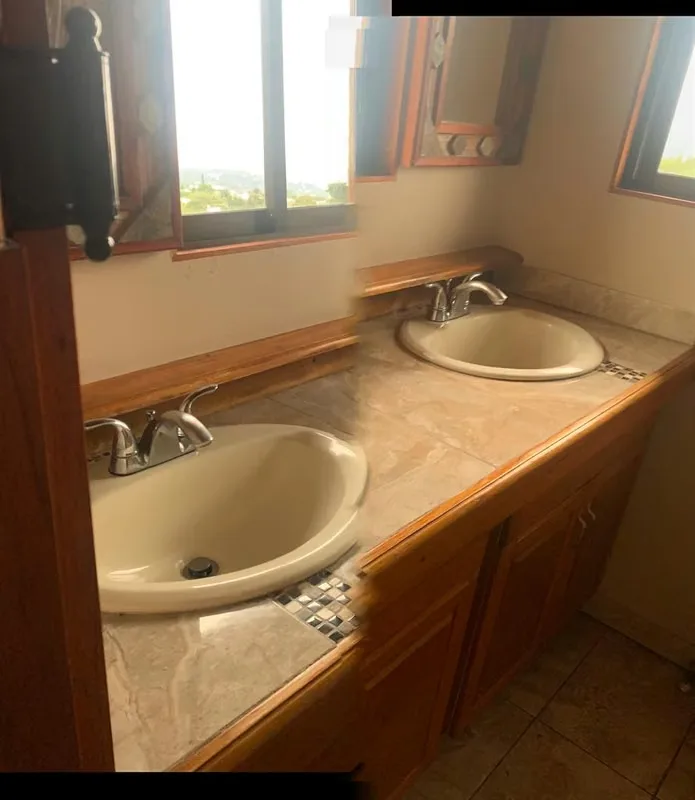 Quality3 storey completely furnished house with fantastic views. With views of the city and lights. Large kitchen area, dining room plus full washing and drying machines ., ..., photo 7