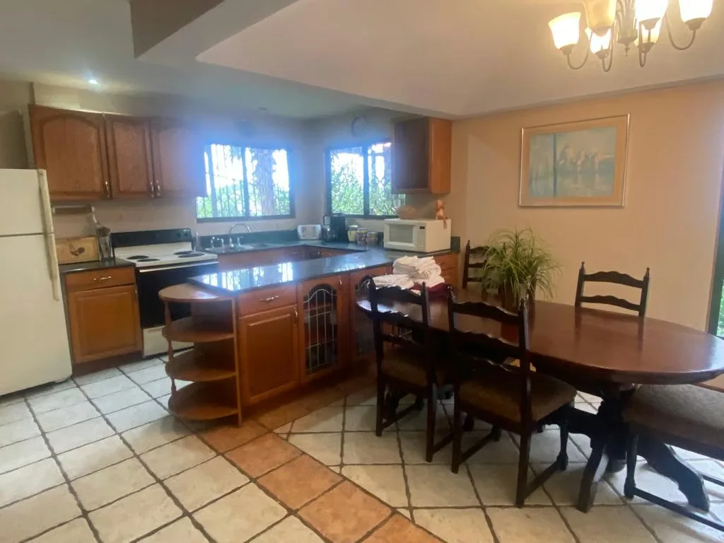 Quality3 storey completely furnished house with fantastic views. With views of the city and lights. Large kitchen area, dining room plus full washing and drying machines ., ..., photo 8