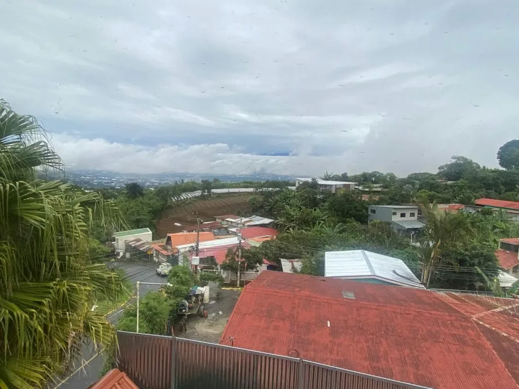 Quality3 storey completely furnished house with fantastic views. With views of the city and lights. Large kitchen area, dining room plus full washing and drying machines ., ..., photo 9