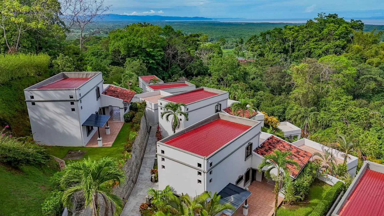 VILLA PROPERTY WITH ONE BEDROOM CONDO IN TRES RIOS – 0.1 ACRES, photo 7