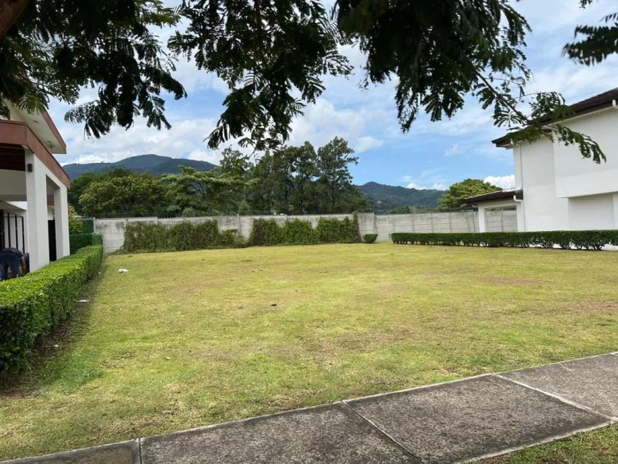 Venta de Lote Plano de 651 m² con 75% de Cobertura de Construcción en Santa Ana / Mls. 26-703 OFC JB - Venta en Santa Ana