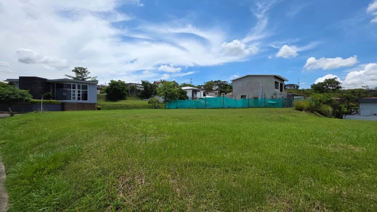 Lote Esquinero de 500 m² en Venta en Condominio Montezuma, Grecia - Venta en Grecia