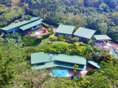 Propiedad con Vista al Océano y Montaña, con Bed & Breakfast, Viviendas y Amplio Terreno en Uvita, photo 5