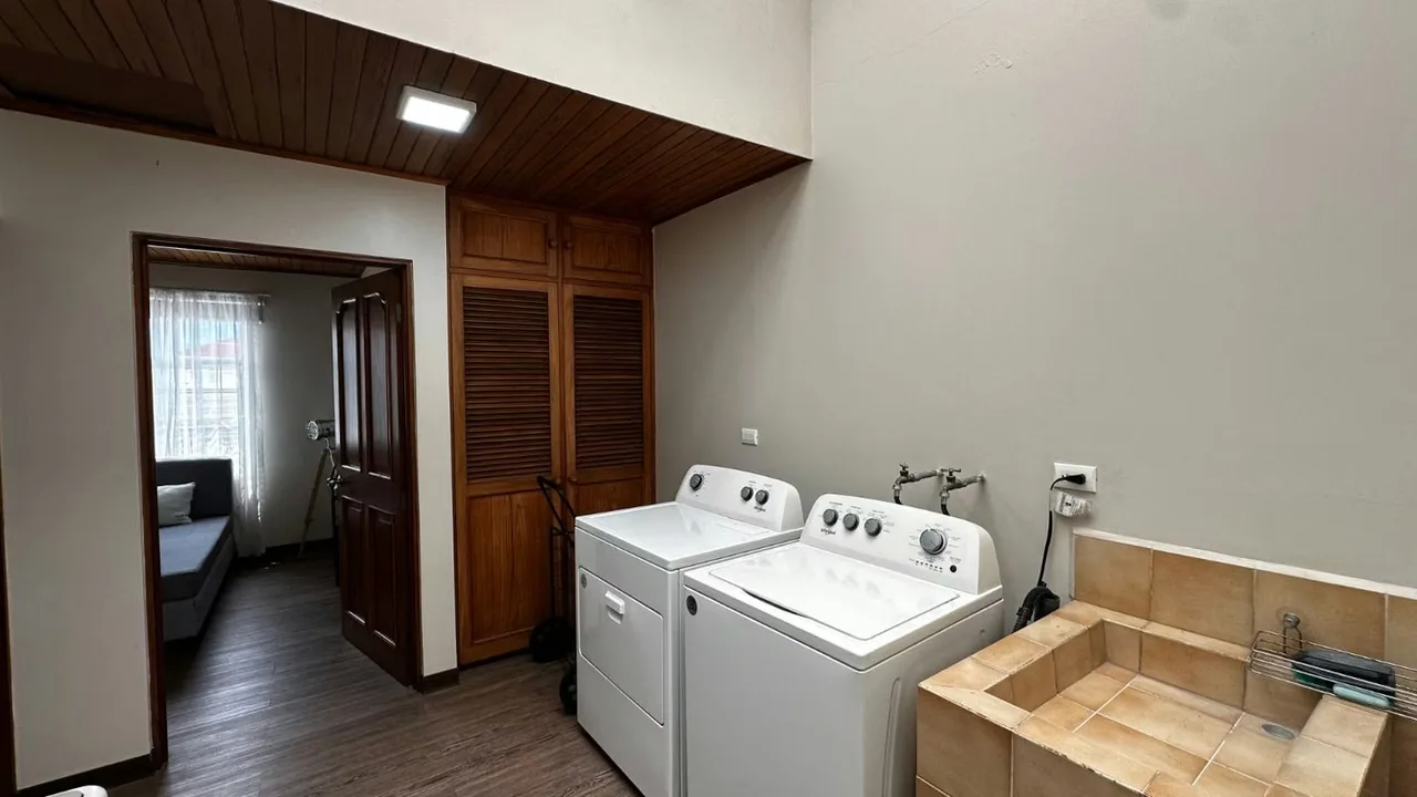 Espacio, iluminación natural y una ubicación estratégica en Sabana Sur. Este apartamento amueblado de 150 m² ofrece una alternativa residencial para quienes buscan amplitud ..., photo 9