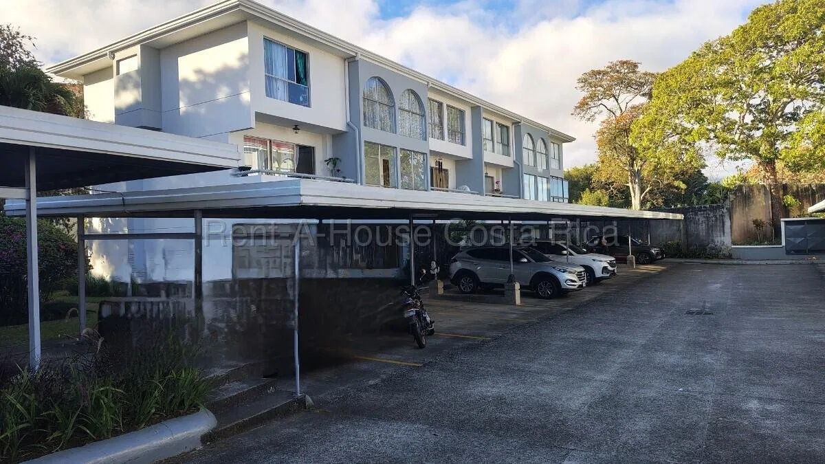 Venta | Elegante apartamento dúplex con amplios espacios en Tibás #26-2234 GS - Venta en Tibás