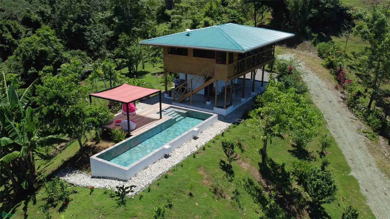 Casa de Retiro Tropical Llave en Mano con Piscina y Potencial de Expansión en Pavones