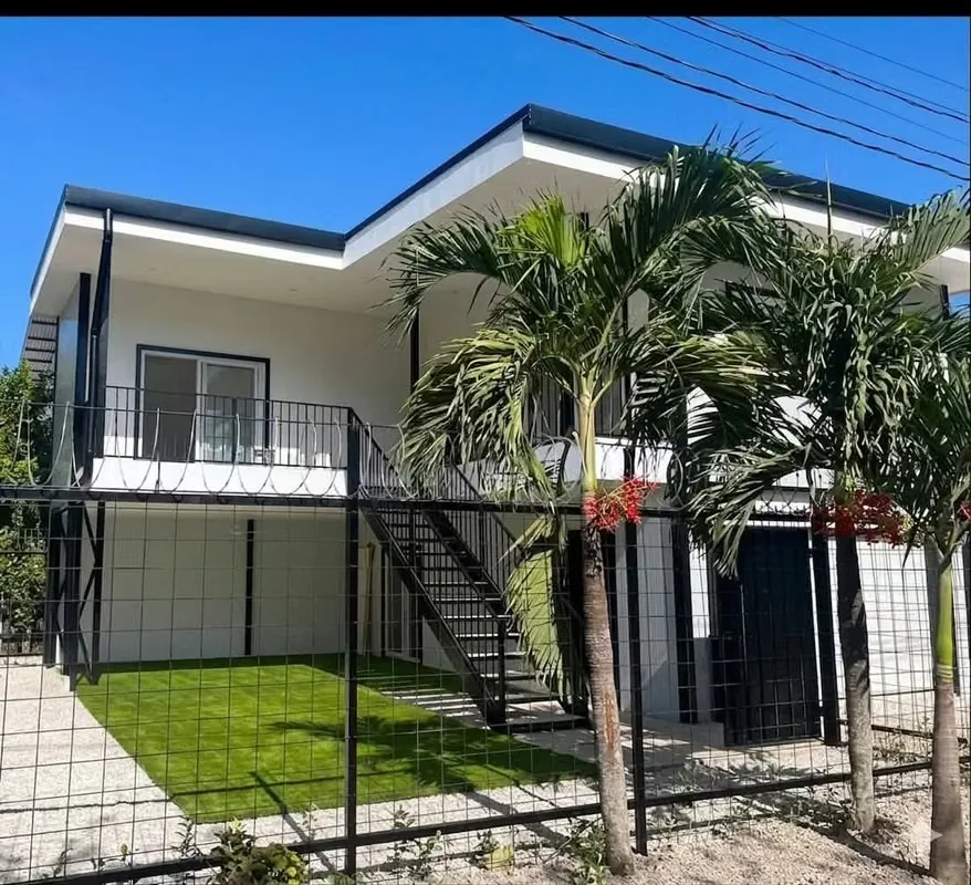 House in Villareal rent, 10 minutes from Tamarindo close to all shops, services of the area, with easy access with paved street