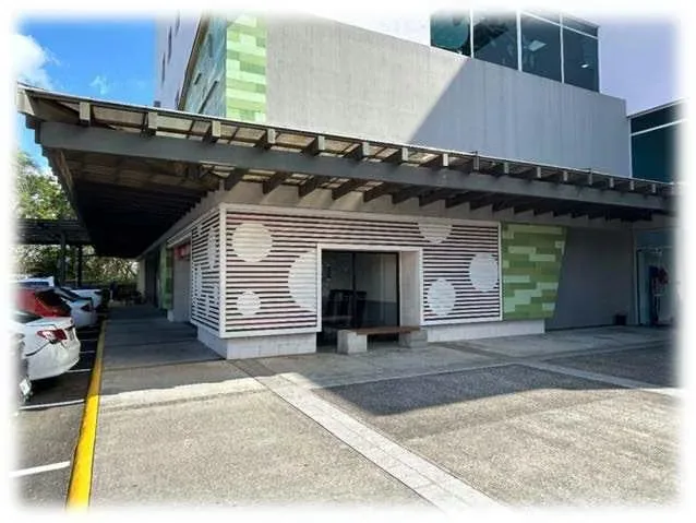 Local en alquiler en reconocida Plaza Comercial en Heredia