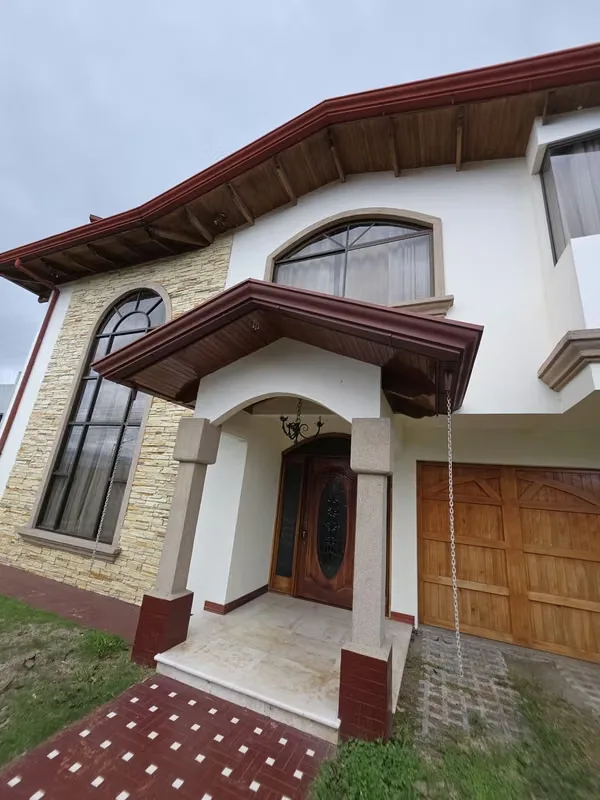 ESPECTACULAR CASA EN VENTA EN RESIDENCIAL ALTAMONTE, CURRIDABAT