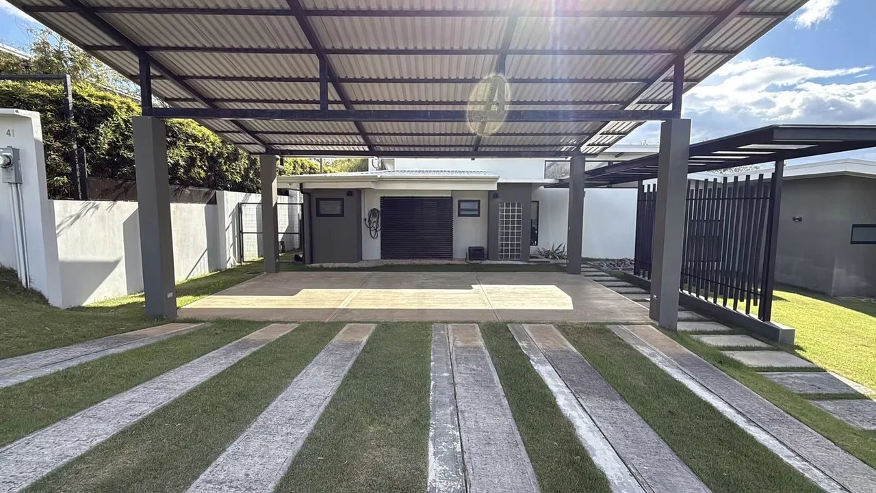 One-storey house in Quintas Valle del Dorado, La Guátima, exclusively marketed. Built in 2018 on a lot of 1.111.14 m ², it offers 558 m ² of construction and a distribution that ..., photo 3