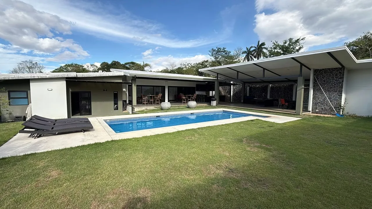 One-storey house in Quintas Valle del Dorado, La Guátima, exclusively marketed. Built in 2018 on a lot of 1.111.14 m ², it offers 558 m ² of construction and a distribution that ..., photo 6