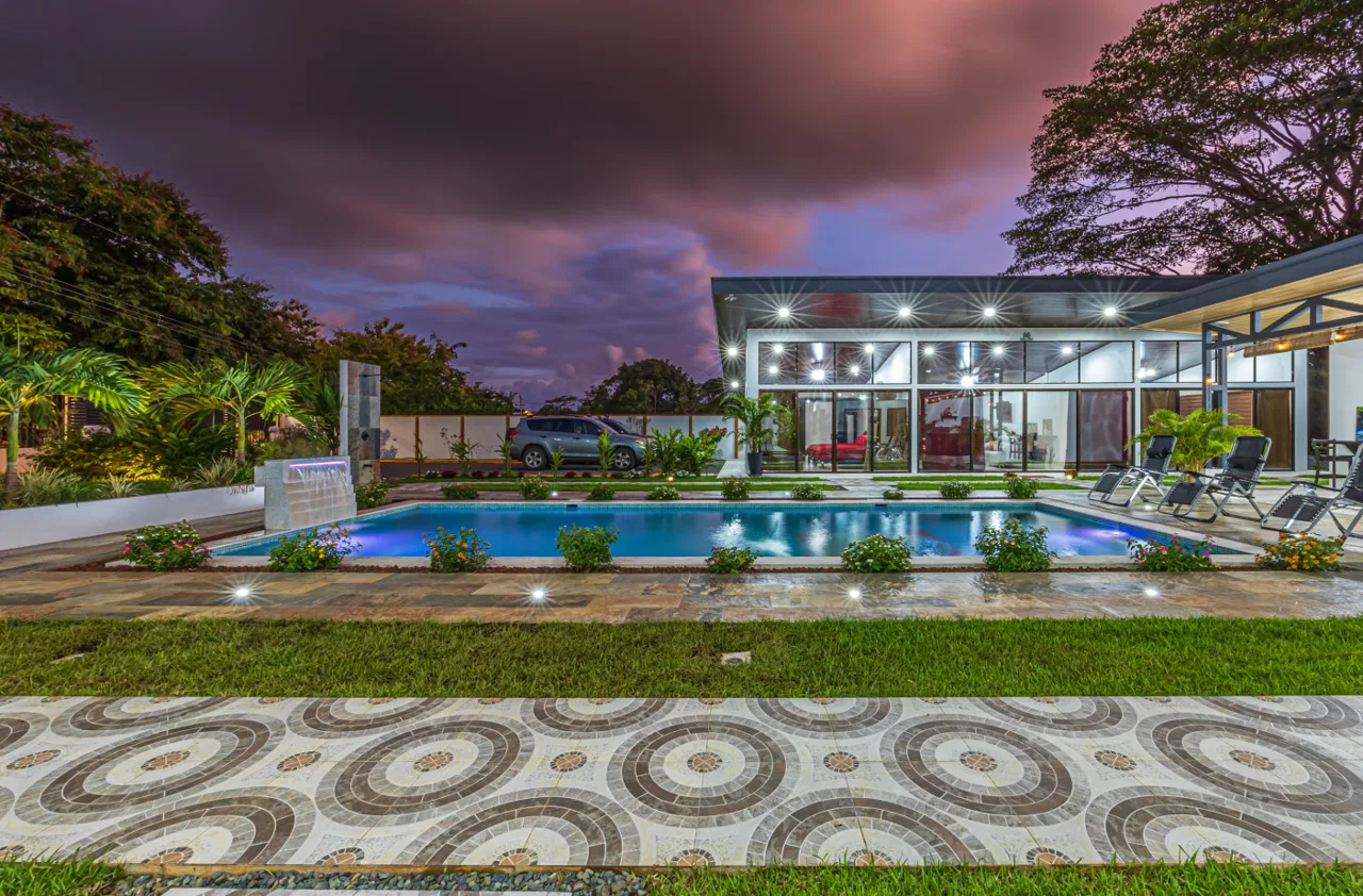 3 RENTAL CASITAS AND A 2 BEDROOM HOME MINUTES TO UVITA – 0.35 ACRES, photo 5