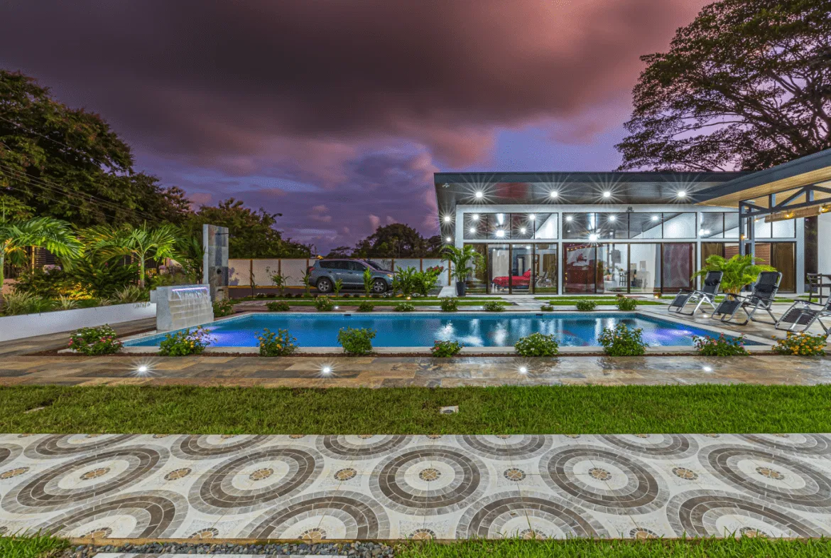 3 RENTAL CASITAS AND A 2 BEDROOM HOME MINUTES TO UVITA – 0.35 ACRES, photo 6