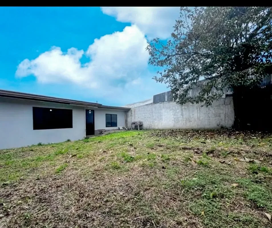 Pet Friendly - Independent house with large courtyard, located 5 minutes from Rotonda de La Bandera in San Pedro.